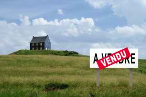 Signature du compromis de vente par l'agent immobilier