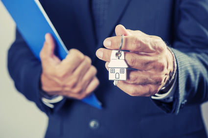 Qu'en est-il de la rémunération de l’agent immobilier évincé de la vente alors qu’il avait présenté le bien aux acquéreurs ?